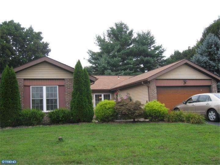 14 Willow Ct, Newtown, PA 18940 - photo 1