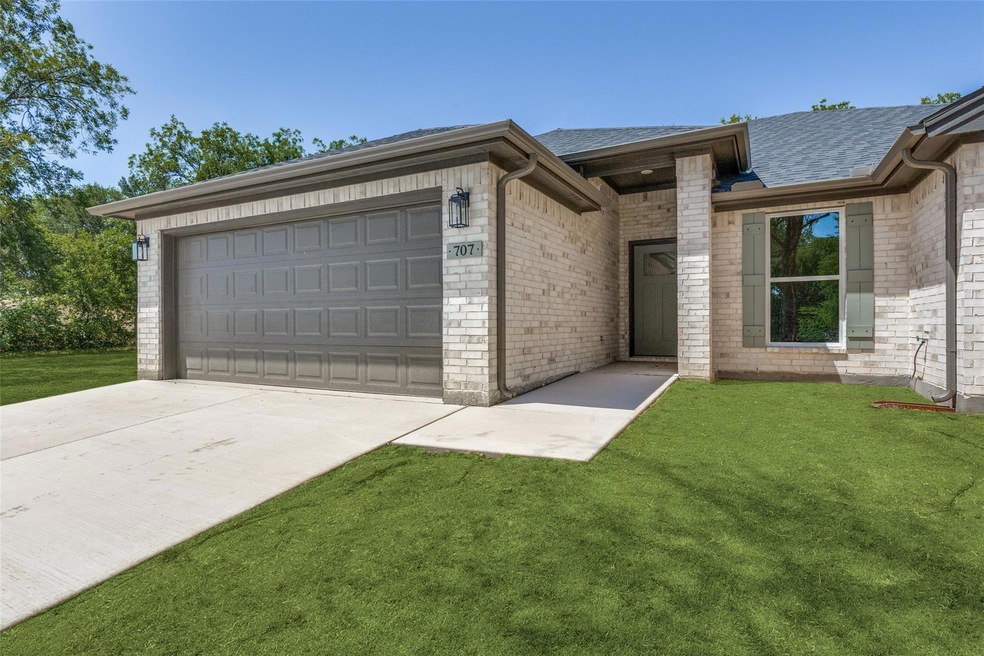 707 Jameson St, Weatherford, TX 76086 - photo 1