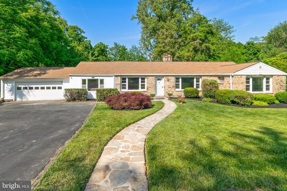 4602 Cedar Garden Rd, Baltimore, MD 21229 - photo 1