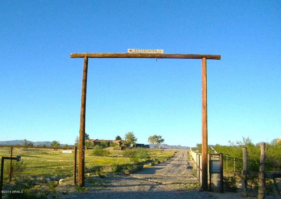 35085 S Turtle Creek Rd, Wickenburg, AZ 85390 - photo 1