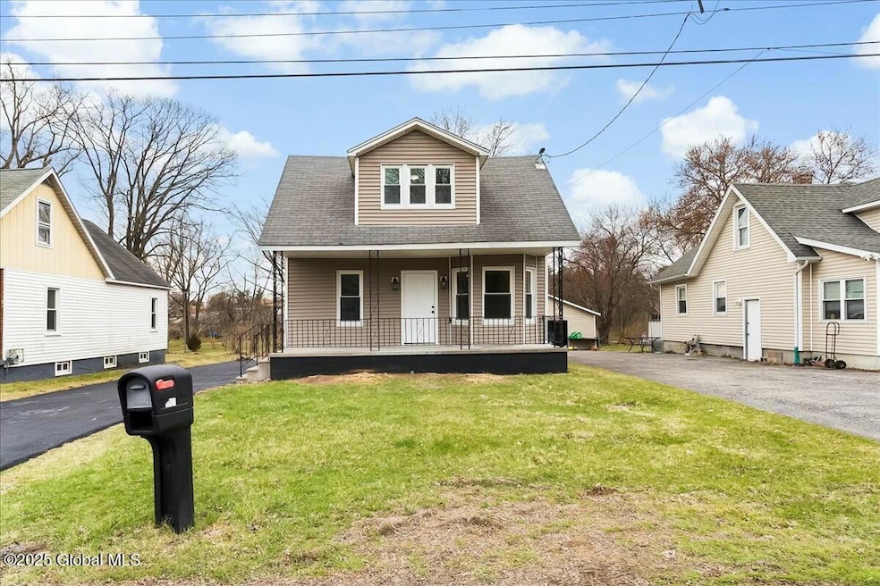 449 Taurus Rd in Niskayuna!