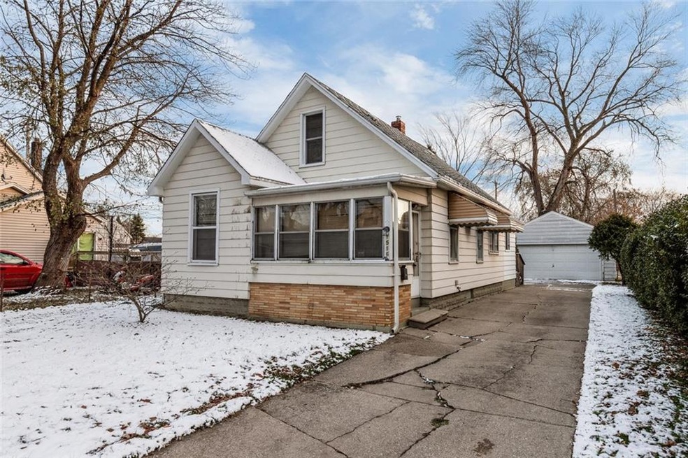 1516 Lyon St Port Huron MI-large-001-1-1516 Lyon S