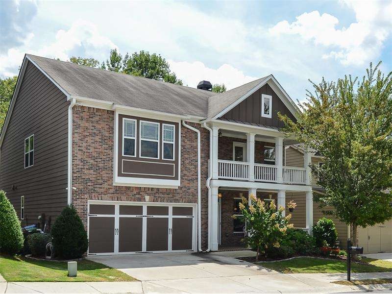 Beautiful traditional in popular Vinings on the Chattahoochee!