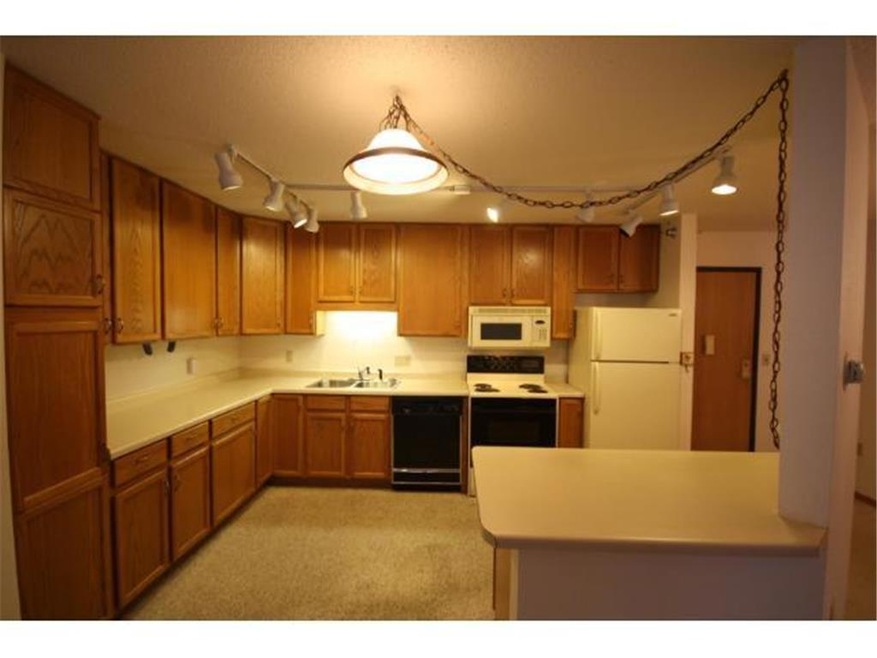 Plenty of storage in the kitchen!