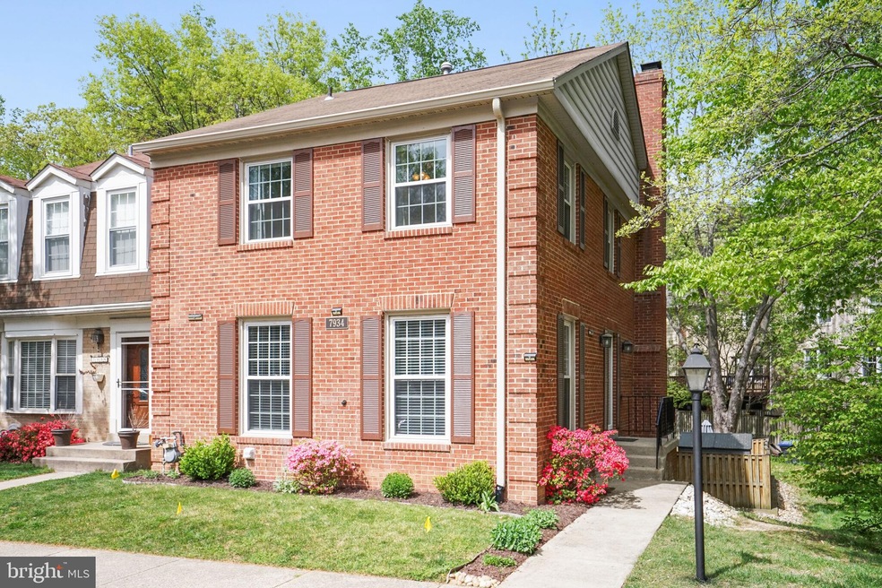 7934 Bethelen Woods Ln, Springfield, VA 22153 - photo 1