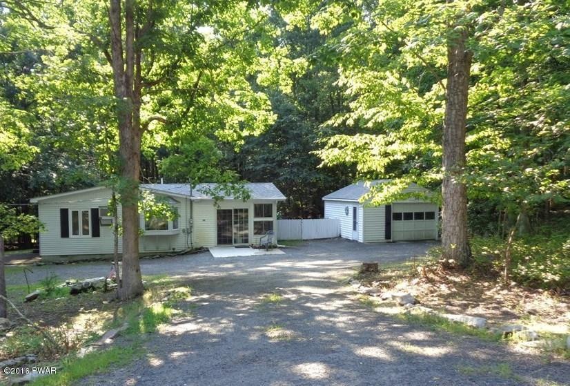 102 Redstart Ct, Hawley, PA 18428 - photo 1