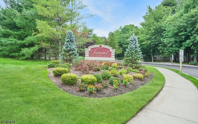 37 Chestnut Ct, Cedar Grove, NJ 07009 - photo 1