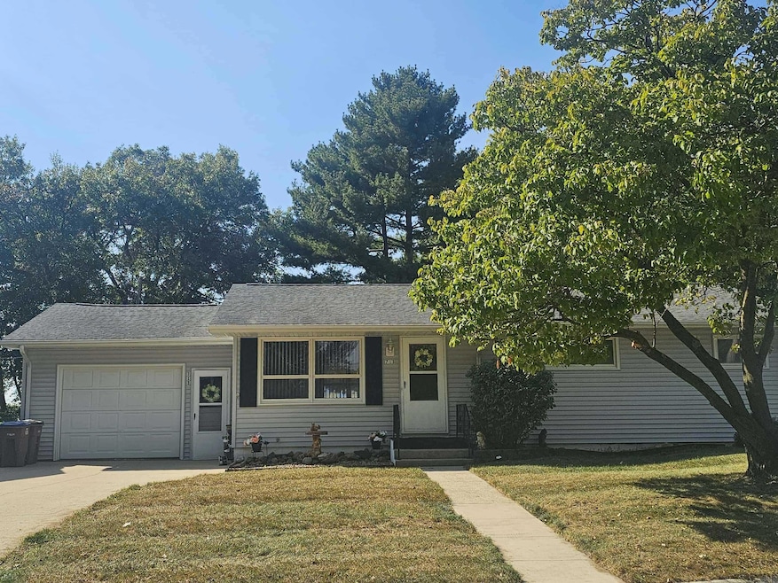 713 9th Ave NW, Independence, IA 50644 - photo 1