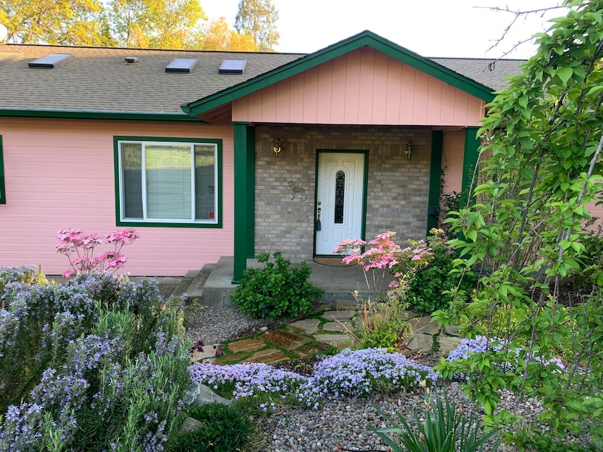 860 5th Ave, Central Point, OR 97502 - photo 1