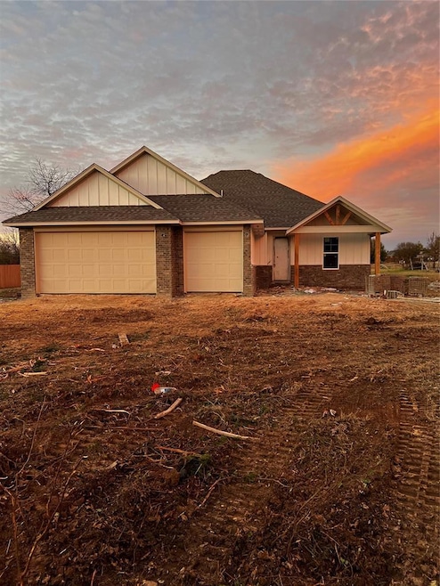 319 Cross Creek Cir, Ardmore, OK 73401 - photo 1