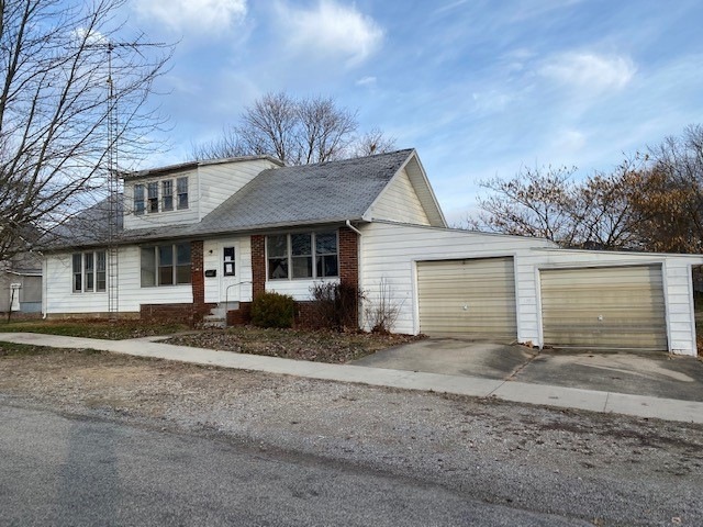 1010 W Saint Louis Ave, Effingham, IL 62401 - photo 1