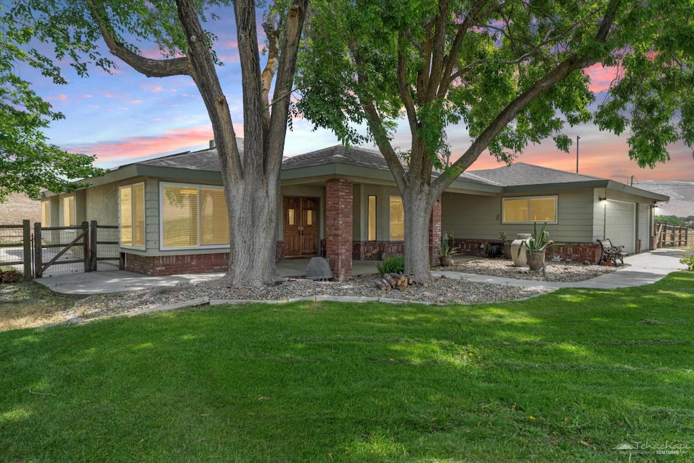 19601 Sycamore Dr, Tehachapi, CA 93561 - photo 1