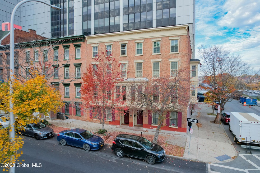 52 S Swan St unit . 1, Albany, NY 12210 - photo 1