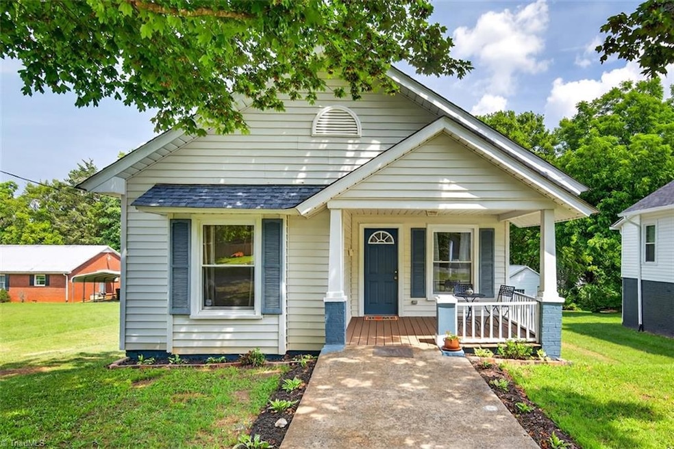 Cottage in downtown Mebane!