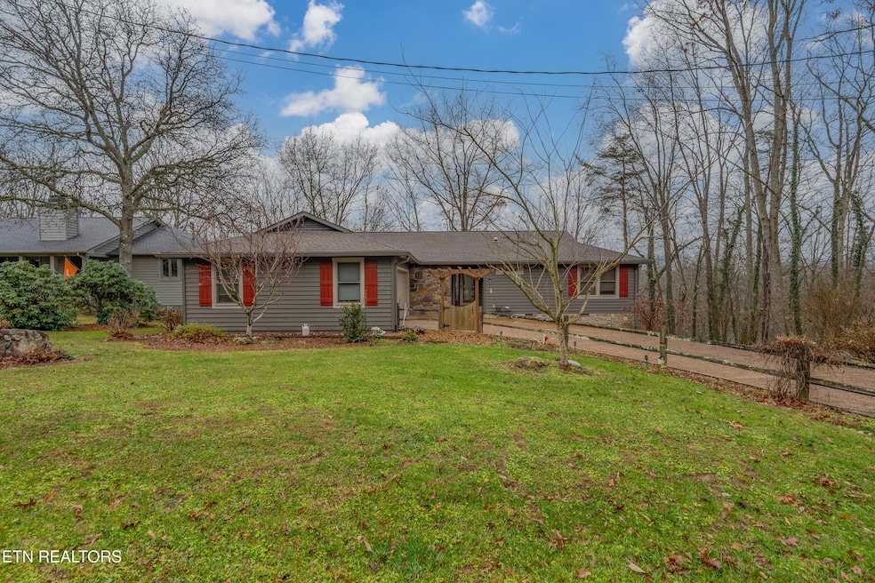 166 Canterbury Dr, Crossville, TN 38558 - photo 1