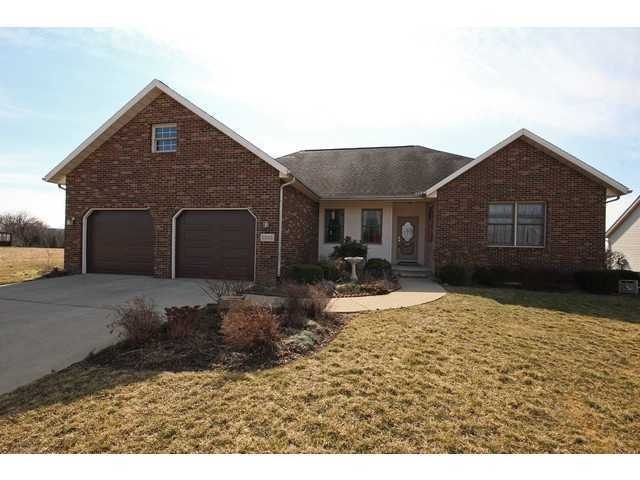1355 Eastwood Dr, Circleville, OH 43113 - photo 1