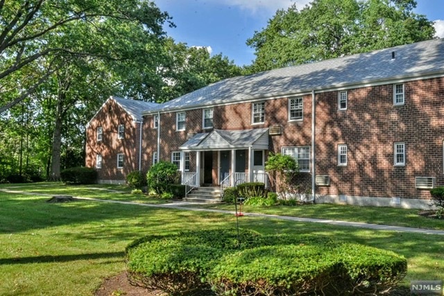 78 Clark Ct unit 123, Rutherford, NJ 07070 - photo 1