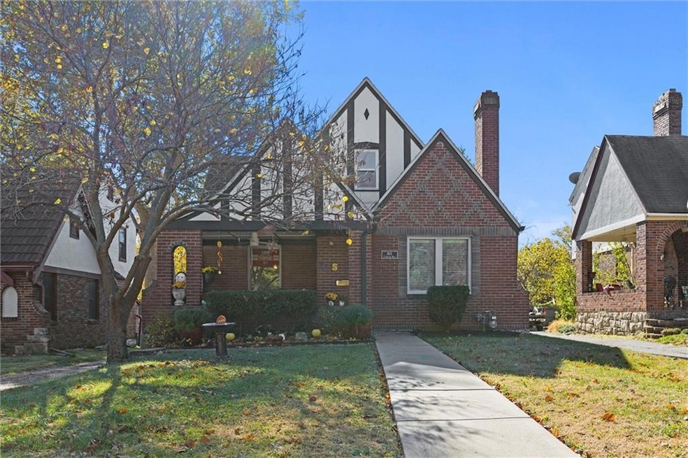 815 E Gregory Blvd, Kansas City, MO 64131 - photo 1