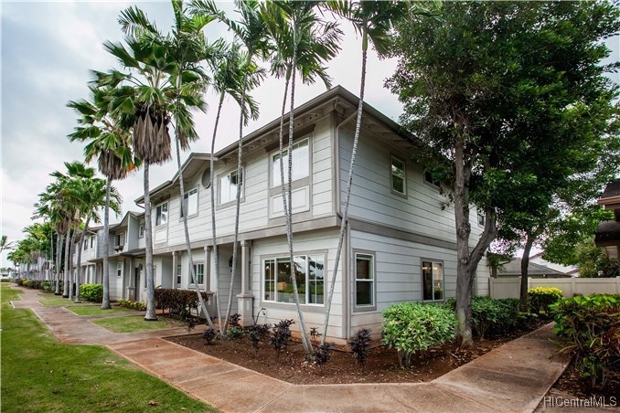 End unit with 2 guest parking stalls close by