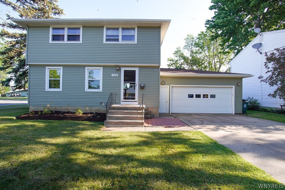 722 Remington Dr, North Tonawanda, NY 14120 - photo 1