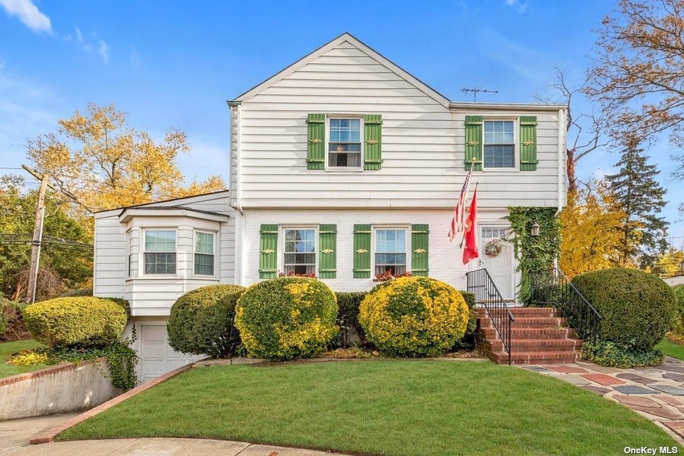 1 Garland Ln, Valley Stream, NY 11581 - photo 1