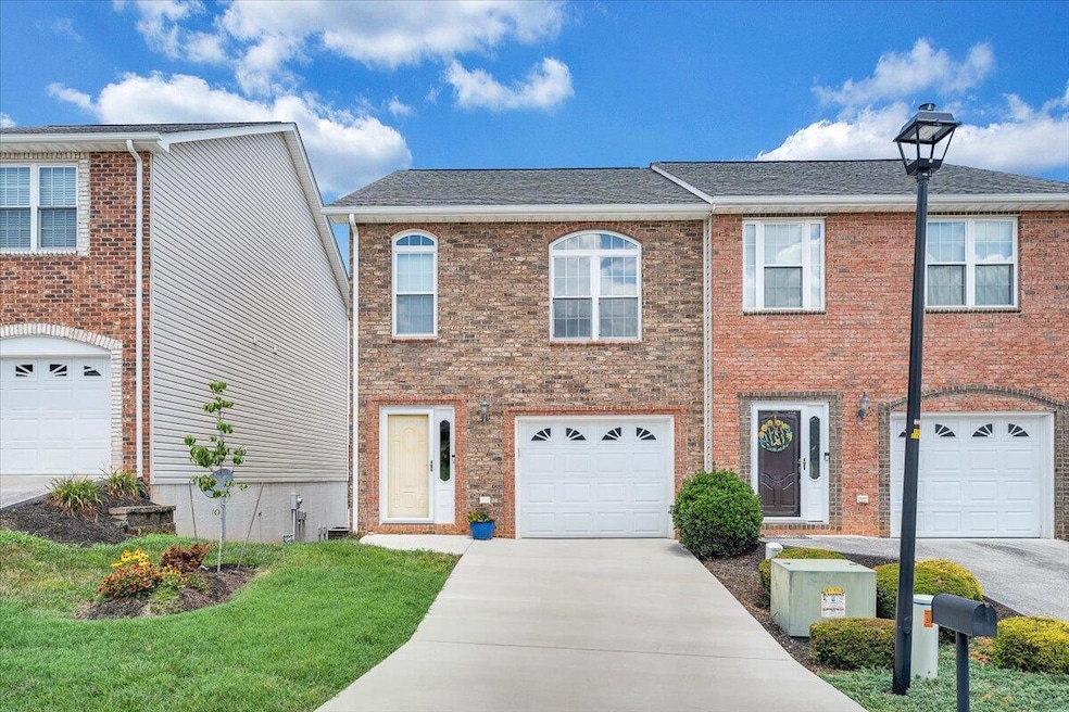 879 Walhalla Ct