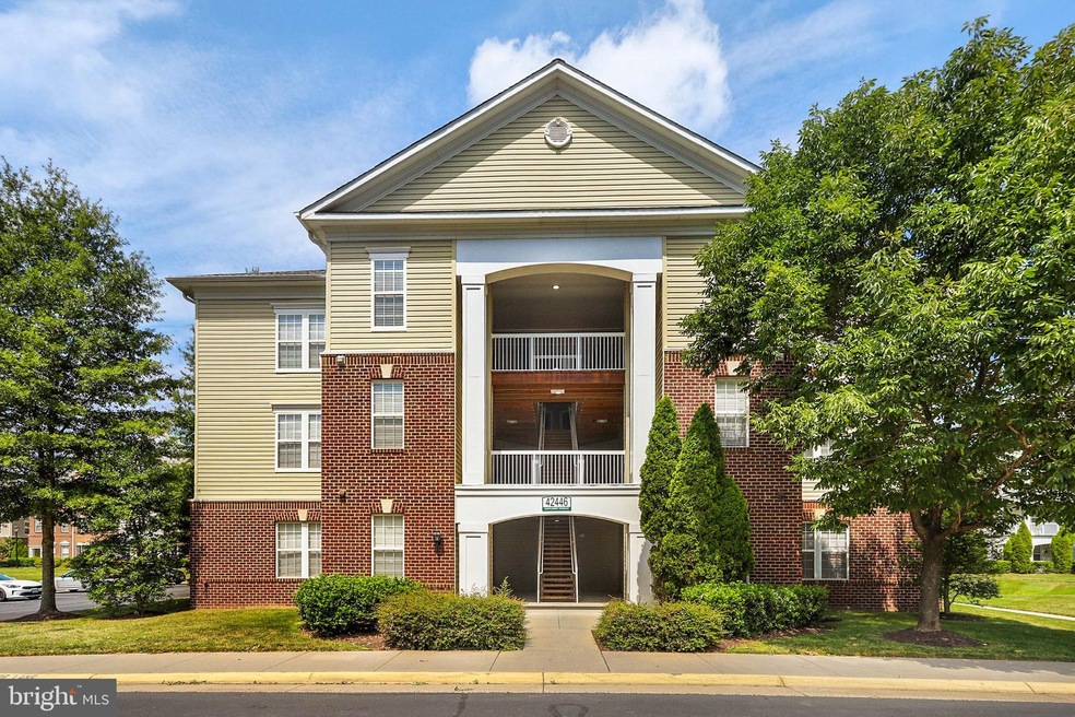 42446 Mayflower Terrace unit 304, Ashburn, VA 20148 - photo 1