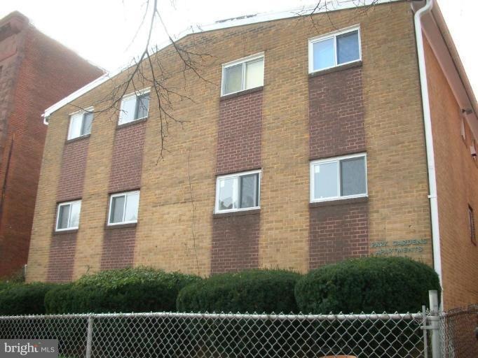 2300 Eutaw Place, Baltimore, MD 21217 - photo 1