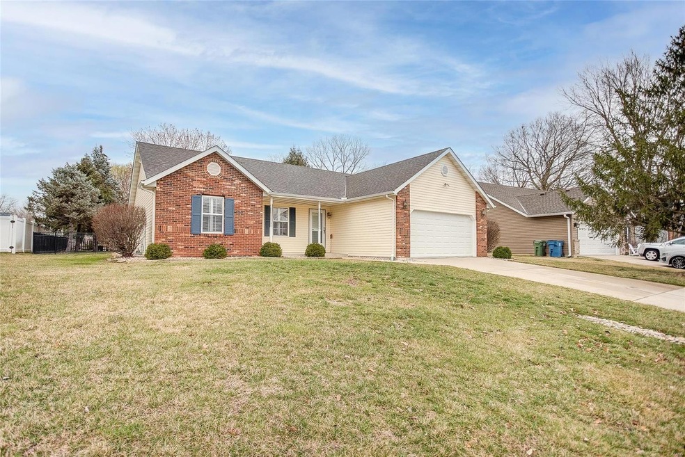 816 Rolling Meadows Dr, Maryville, IL 62062 - photo 1