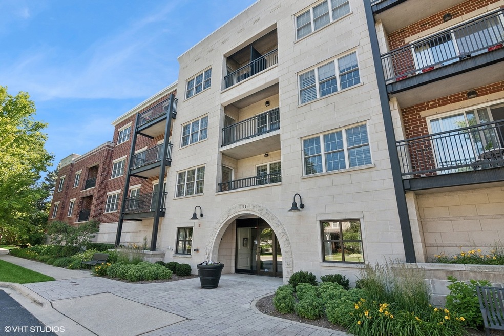 111 N Larch Ave unit 208, Elmhurst, IL 60126 - photo 1
