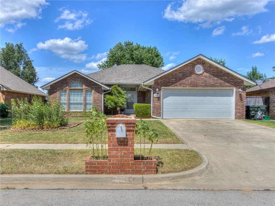 925 Goshawk Dr, Norman, OK 73072 - photo 1