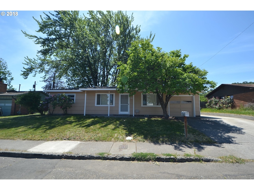 800 E 19th St, the Dalles, OR 97058 - photo 1