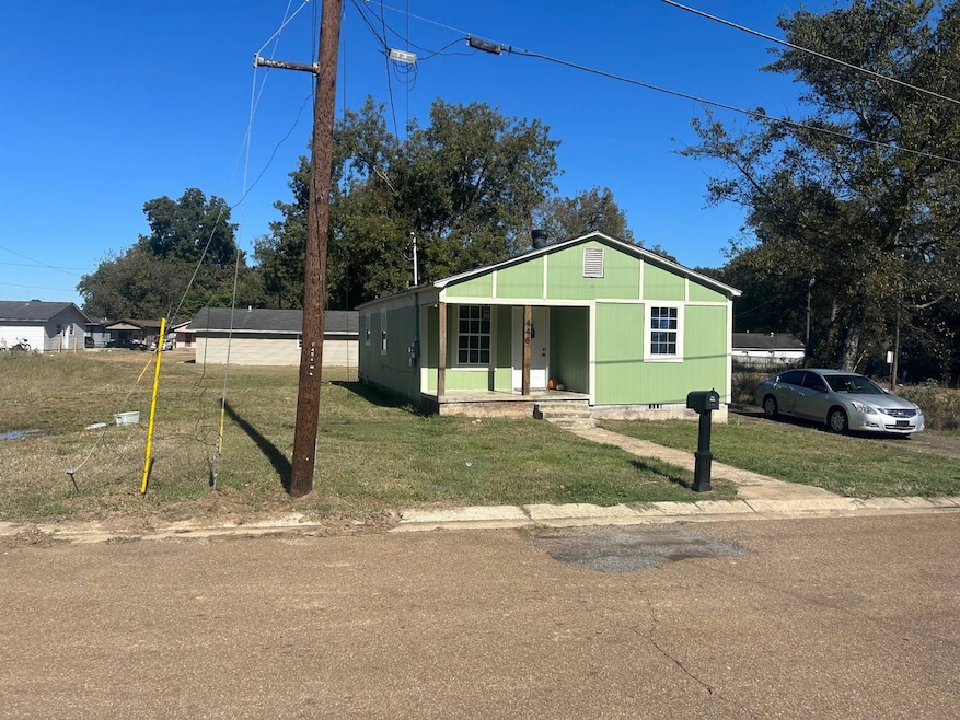 Home Portfolio 3 Door Grenada Ms, Grenada, MS 38901 - photo 1