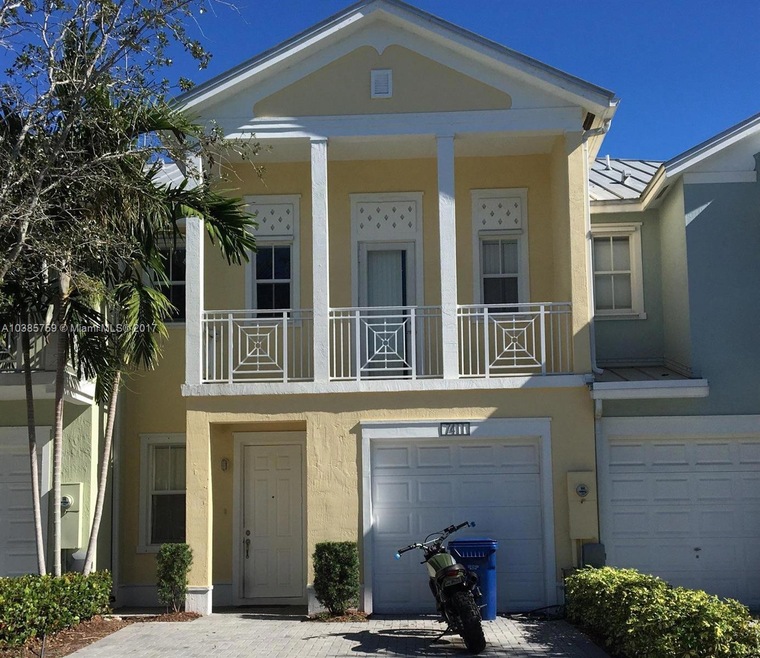 7411 NW 107th Path unit 7411, Miami, FL 33178 - photo 1
