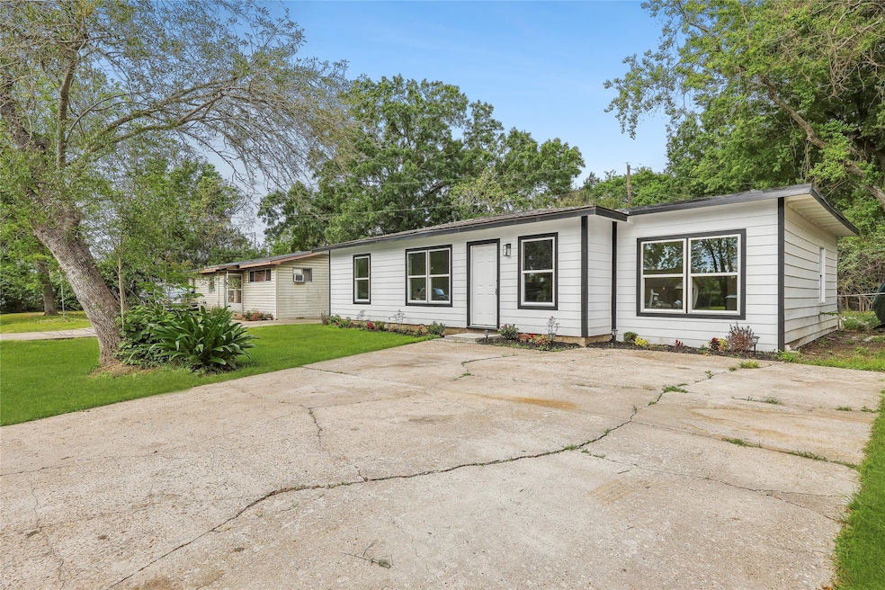 750 Jeny Ln, Beaumont, TX 77707 - photo 1