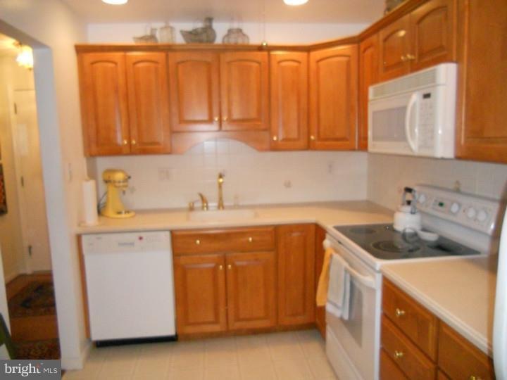 122 Woodstream Dr, Norristown, PA 19403 - photo 1