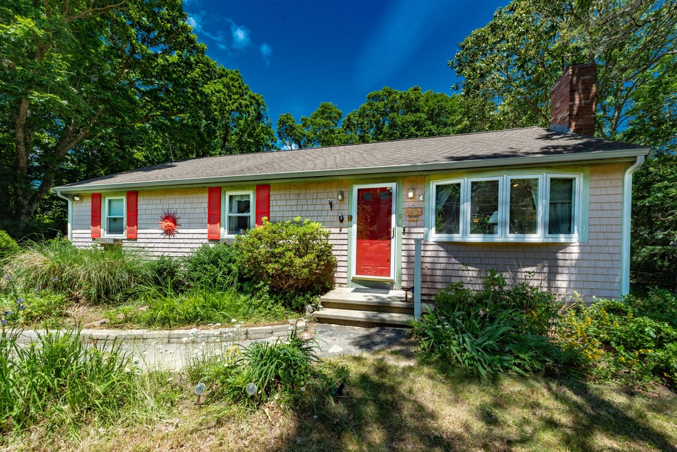 5 Thom Ave, Buzzards Bay, MA 02532 - photo 1