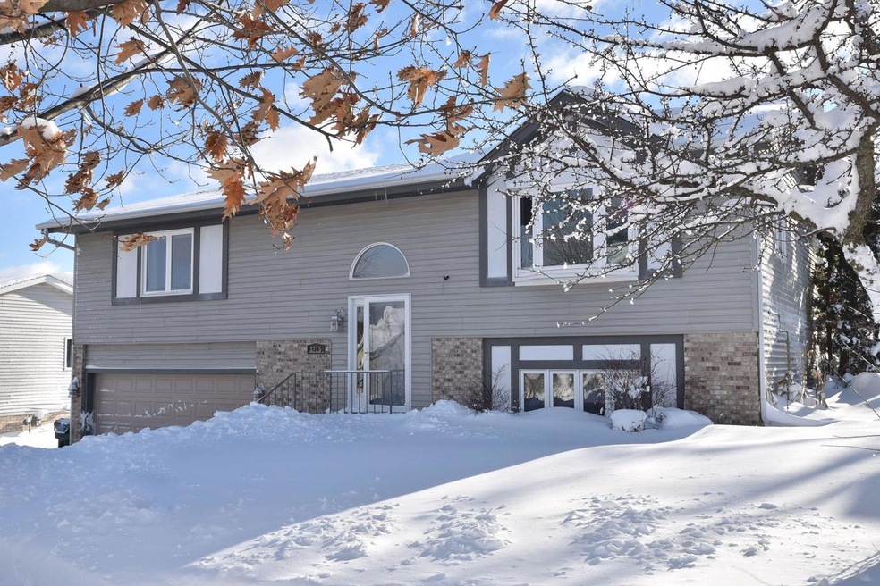 3215 Dubin Cir, West Bend, WI 53090 - photo 1