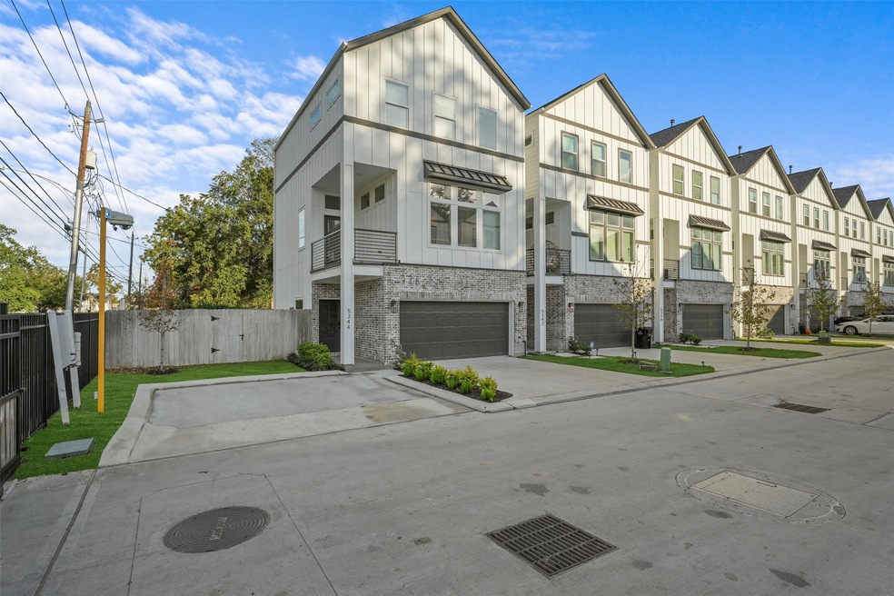 5344 Donovan Gardens Ln, Houston, TX 77091 - photo 1