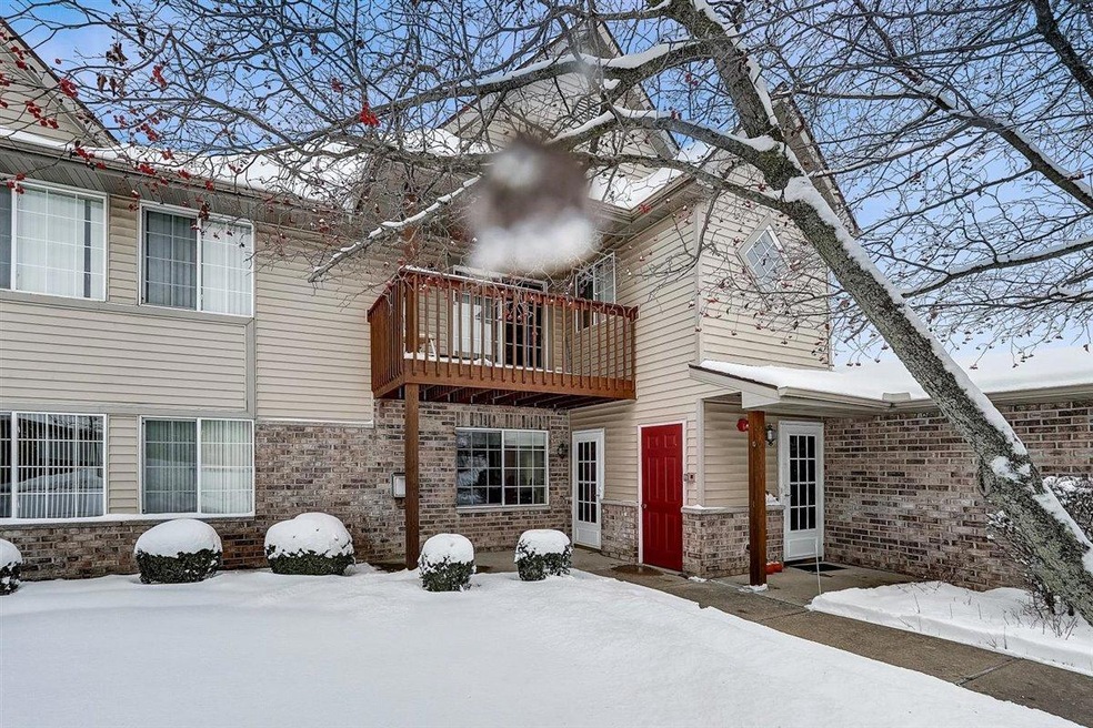 04-W Oak Leaf Dr-004