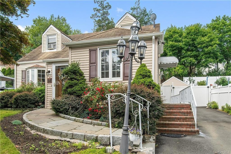 50 Cantitoe Rd, Yonkers, NY 10710 - photo 1