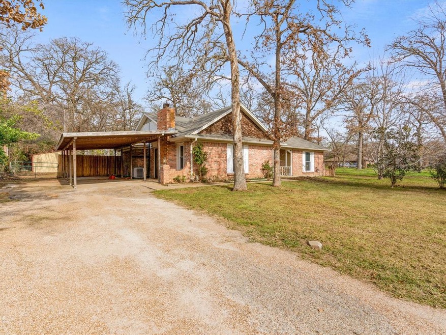 905 Barry Ln, Cleburne, TX 76031 - photo 1