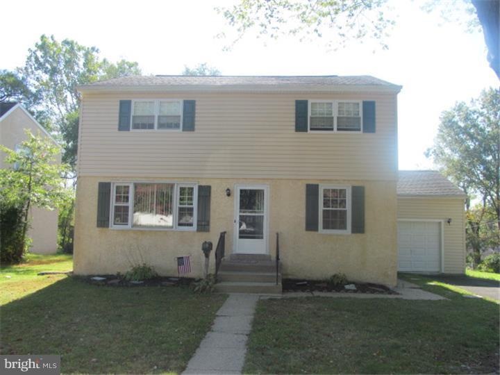 945 Cherry Ln, Southampton, PA 18966 - photo 1