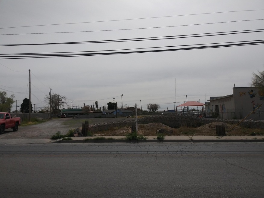 304 N Carolina Dr, El Paso, TX 79915 - photo 1