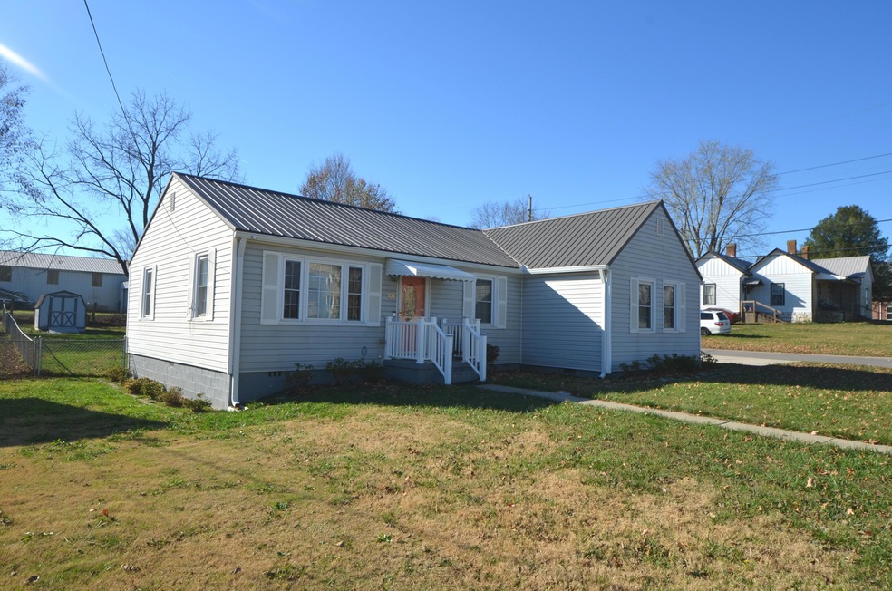 126 W Main St, Harrodsburg, KY 40330 - photo 1