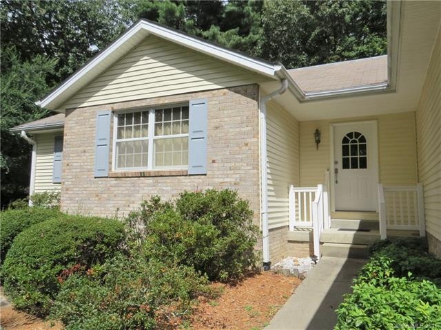 71 Chestnut Ln, Hendersonville, NC 28792 - photo 1