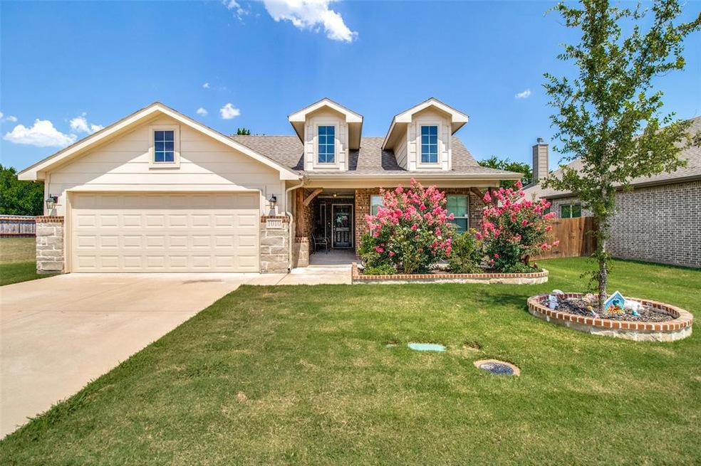 1010 Montrose Ave, Gainesville, TX 76240 - photo 1