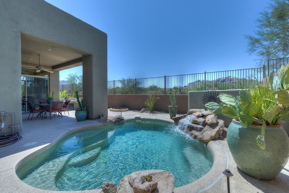 028_Pool View