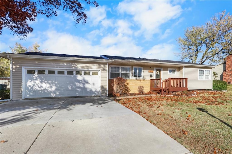 1612 Brown Ave, Osawatomie, KS 66064 - photo 1