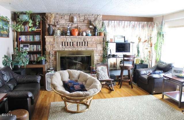 Living Room (2) (640x417)